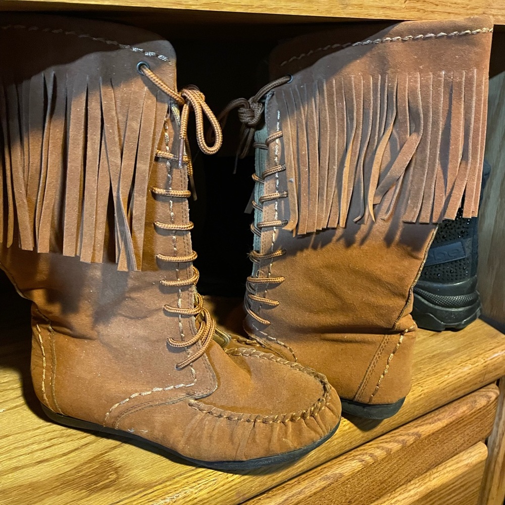Rampage faux suede moccasin boots, size 7